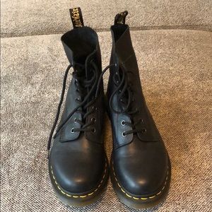 LIKE NEW Dr. Martens Pascal black leather boots 9